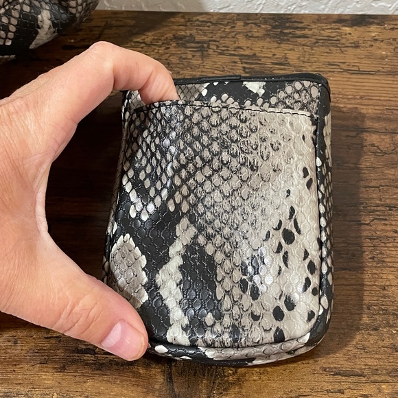 NWT Grace Adelle Snake Print Phone Case w/ Wristlet Strap. - Picture 3 of 5